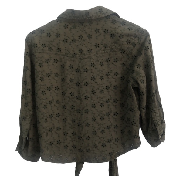 GUESS Eyelet Denim Tie Front Pin Up Shirt Size Medium - Picture 8 of 15